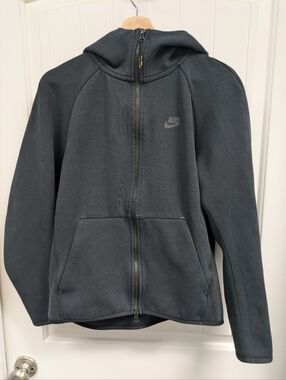 Nike Tech Men's Black Full-Zip Hooded Jacket